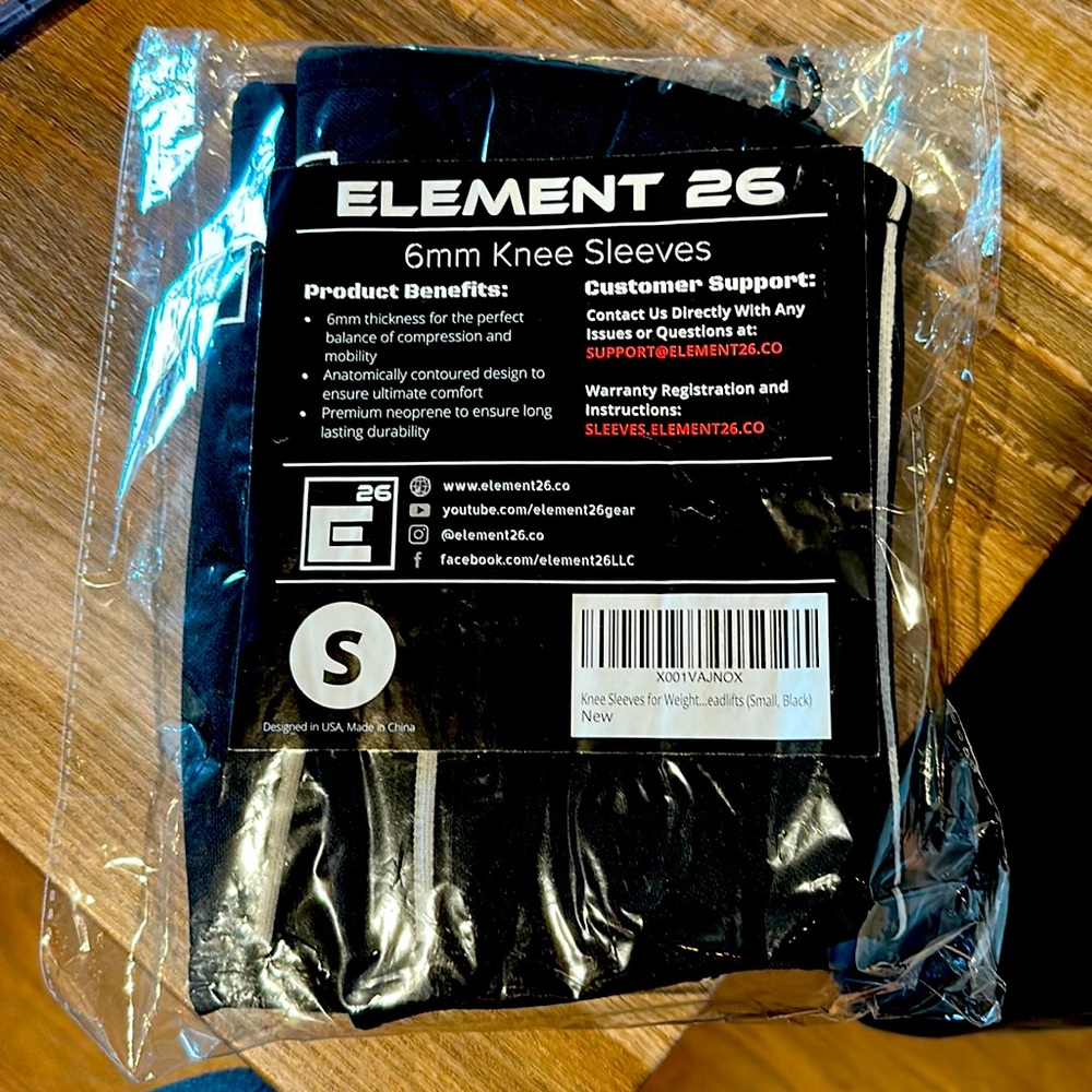 NWT weightlifting knee sleeves